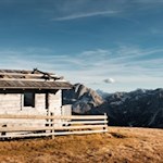 Das kleine Gablerbiwak bietet Schutz vor dem bisweilen recht heftig wehenden Bergwind