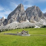 Am Fuße des Peitlerkofel lädt die Munt de Fornella zur Einkehr