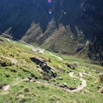 Auf dem steil abfallenden Steig zur Martalm