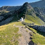 Das Totenkirchl thront am Übergang zwischen Villanders und dem Sarntal